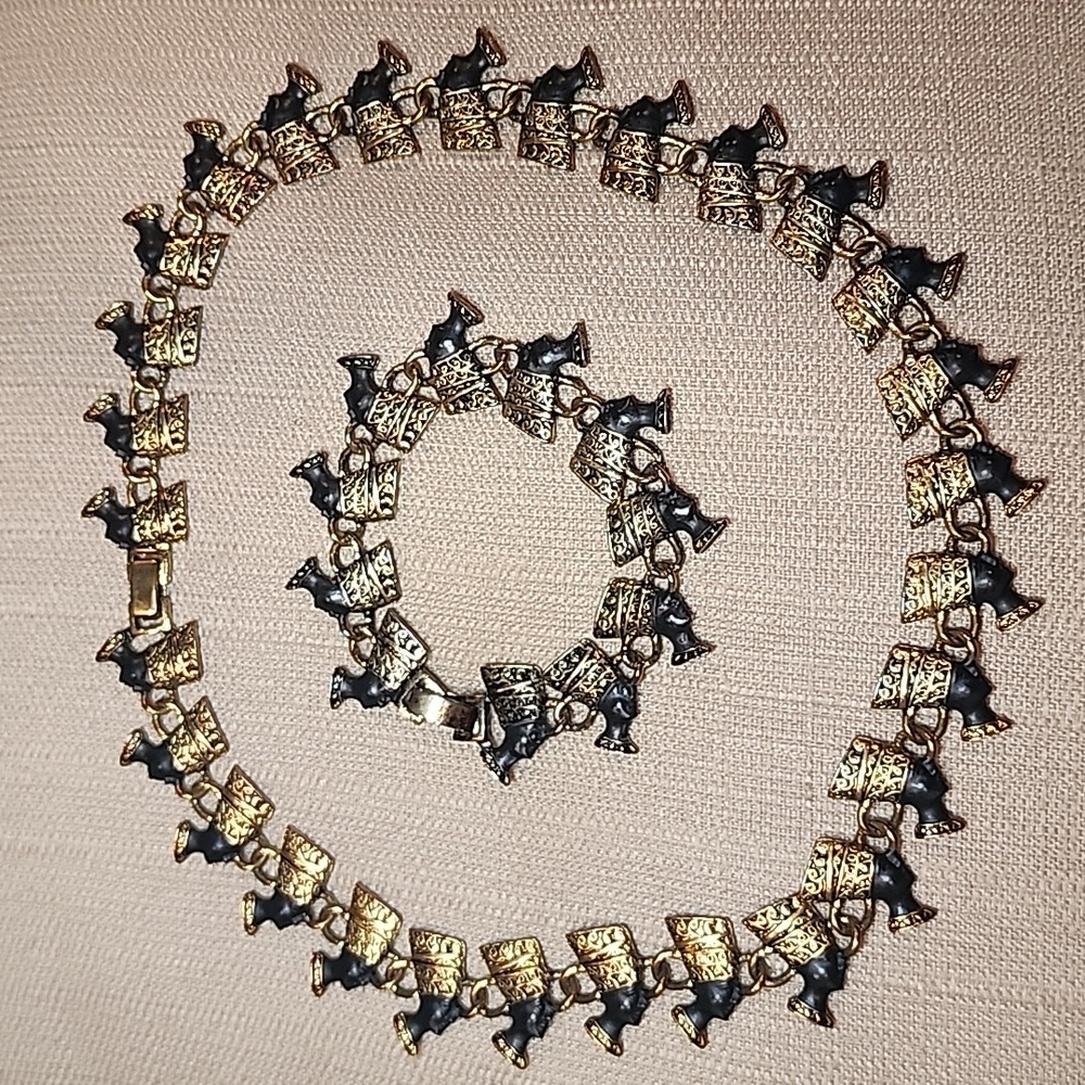 Vintage Queen Nefertiti Collar Necklace & Bracelet In Excellent Condition